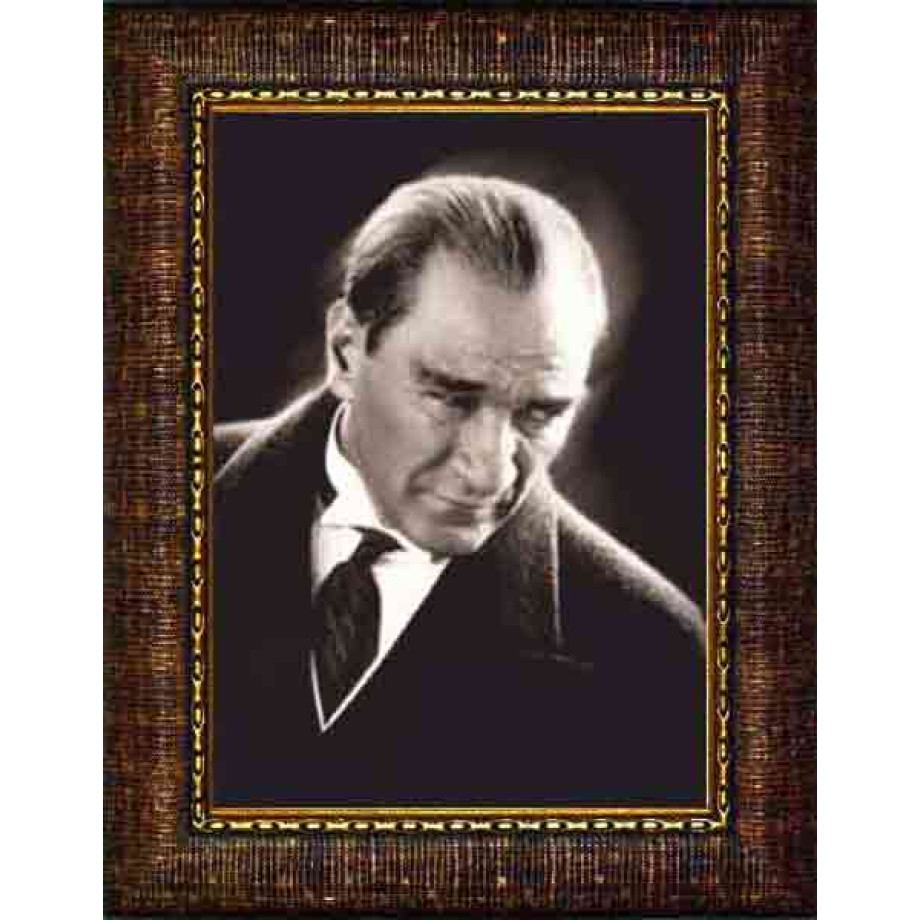 Atatürk Tablosu Çerçeveli - Kızgın Bakan Siyah/Beyaz Tasarım ATACRAP01D