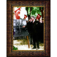 Ata Resim Ayakta Alfabe Öğreten Başöğretmen Eğitimci Atatürk Resmi Renkli Boydan Atatürk Portresi Çerçeveli Atacrap73d