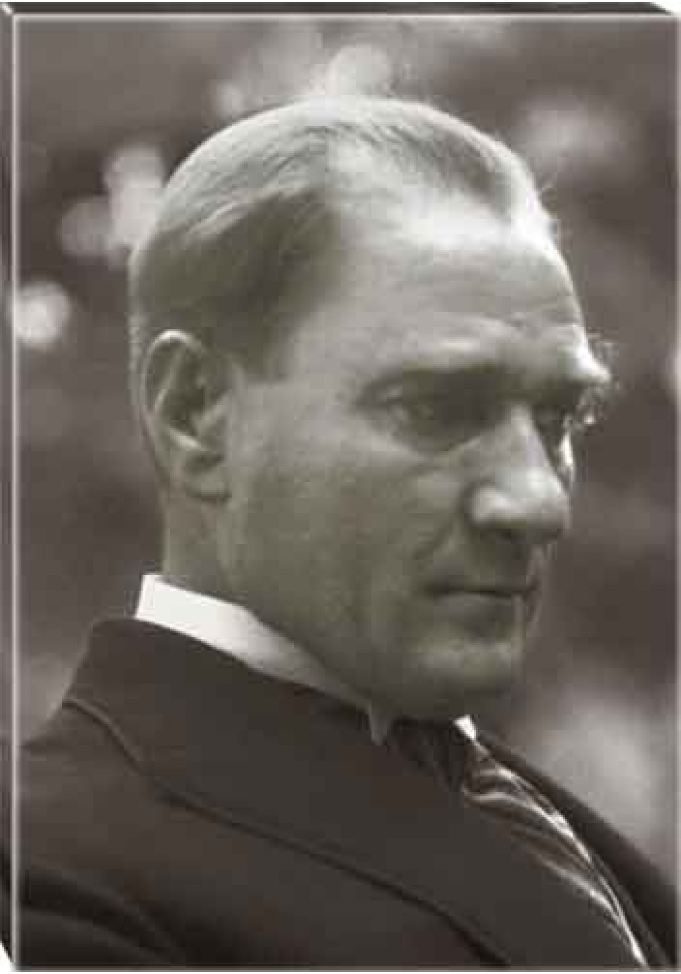 Atatürk Tablosu Kanvas - Doğal Yandan Profil Siyah/Beyaz Tasarım ATATRAP12D