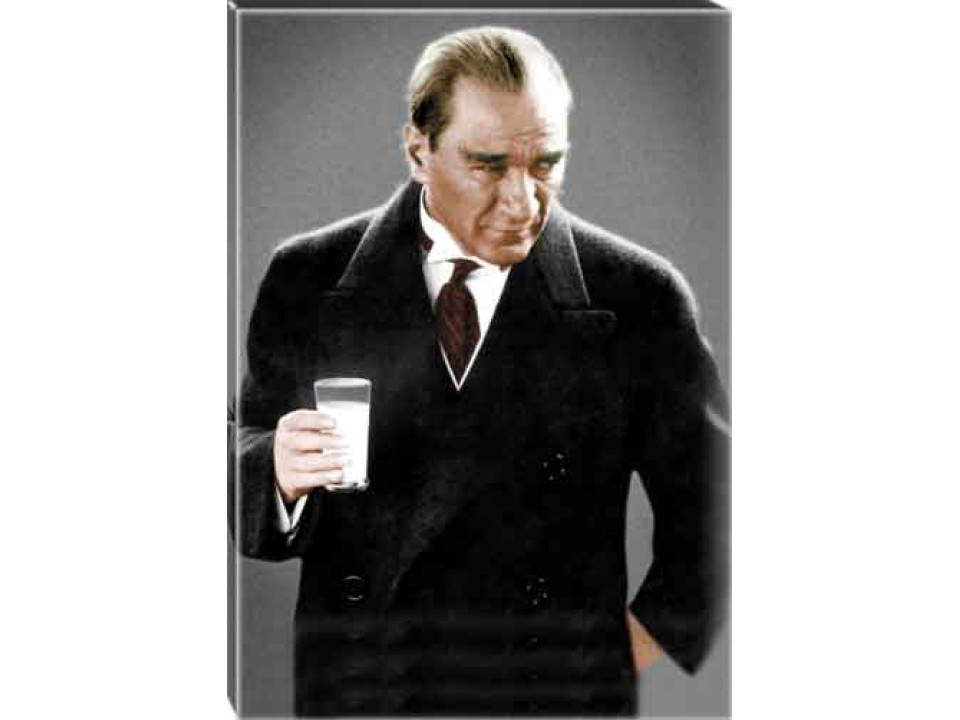Ata Tablo Rakı Diye İftira Atılan Ayran İçen Atatürk Tablosu Renkli ...