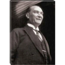 Atatürk Tablosu Kanvas - Gülen Siyah/Beyaz Tasarım ATATRAP45D Atatürk Tablosu Kanvas - Gülen Siyah/Beyaz Tasarım ATATRAP45D