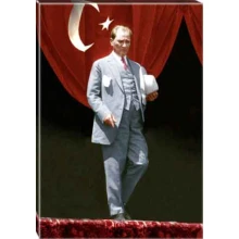 Atatürk Tablosu Kanvas - Ayakta Boydan Elinde Şapkalı Bayraklı Tasarım ATATRAP84D