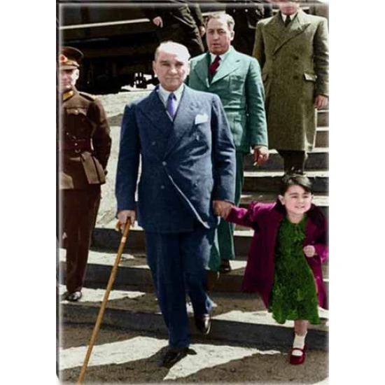 Atatürk Tablosu Kanvas - Ülkü Çocukla Yürüyen Ayakta Boydan ATATRAP93D