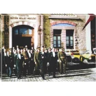 Atatürk Tablosu Kanvas - Meclis Önünde TBMMden Çıkarken Ayakta Boydan Yatay ATATRAP96Y