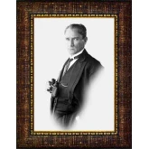 Atatürk Tablosu Çerçeveli - Dürbünlü Siyah/Beyaz Mustafa Kemal Portresi Dekupe Tasarım ATACRAP58D Atatürk Tablosu Çerçeveli - Dürbünlü Siyah/Beyaz Mustafa Kemal Portresi Dekupe Tasarım ATACRAP58D