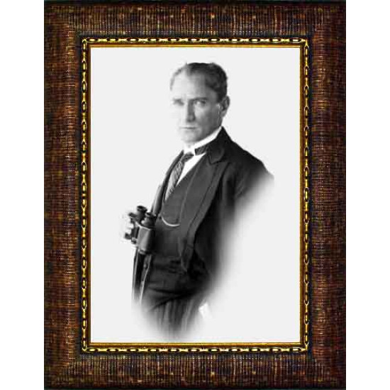 Atatürk Tablosu Çerçeveli - Dürbünlü Siyah/Beyaz Mustafa Kemal Portresi Dekupe Tasarım ATACRAP58D Atatürk Tablosu Çerçeveli - Dürbünlü Siyah/Beyaz Mustafa Kemal Portresi Dekupe Tasarım ATACRAP58D