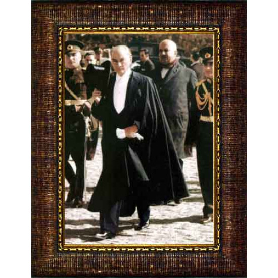 Atatürk Tablosu Çerçeveli - Smokinli Cumhuriyet Bayramında Yürüyen Ayakta Boydan Mustafa Kemal Portresi ATACRAP88D